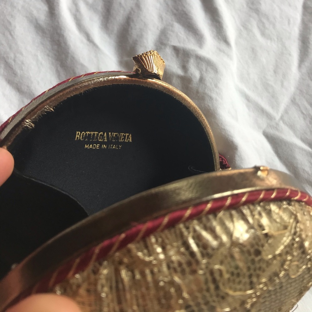 Vintage Bottega Veneta Gold Clam Crossbody - Picture 6 of 6